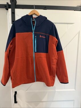 cotopaxi men’s  Hooded Colorblock Puffer Jacket in Rust & Navy